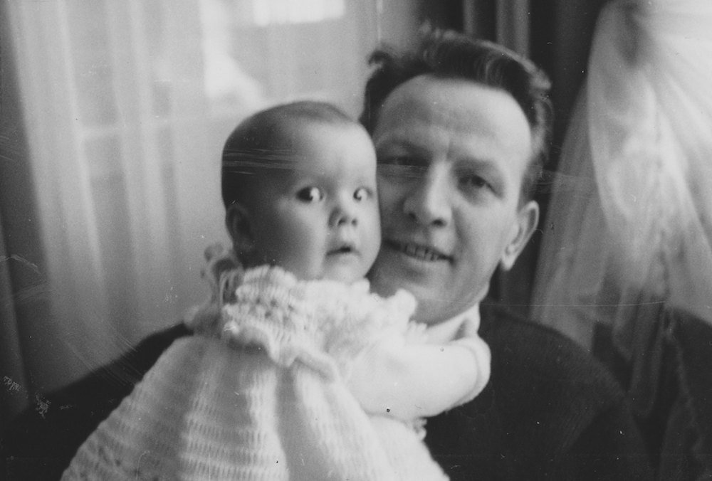 Tanja Schumann als Baby mit Vater